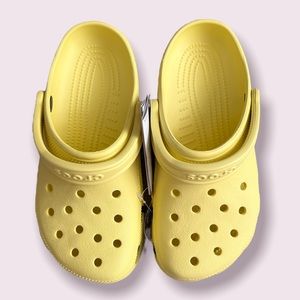 🆕 Crocs Classic Clog Roomy Fit Banana size M5/W7